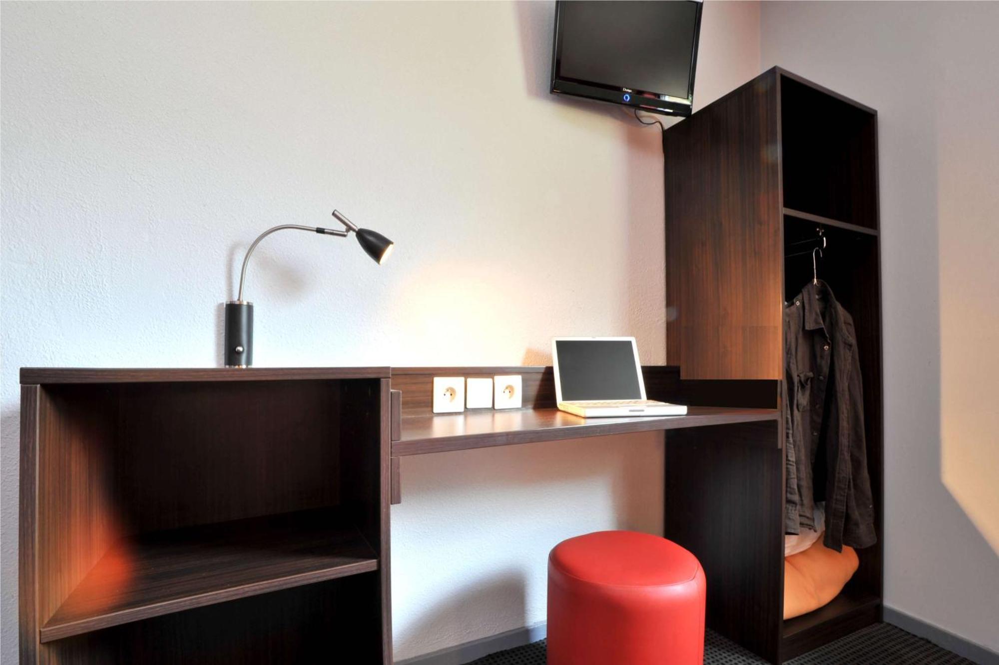Brit Hotel St-Quentin/Nord Fayet  Екстериор снимка