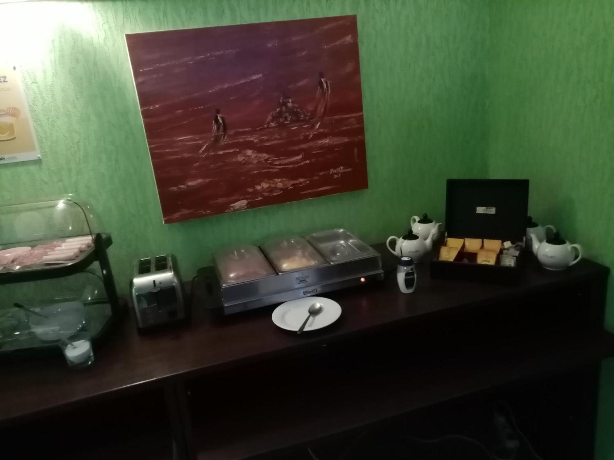 Brit Hotel St-Quentin/Nord Fayet  Екстериор снимка