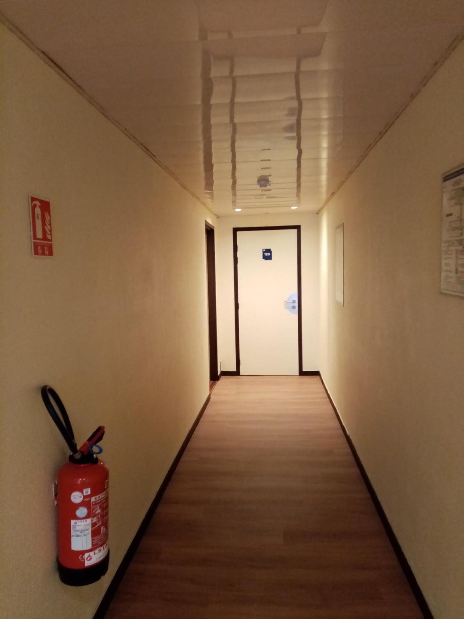 Brit Hotel St-Quentin/Nord Fayet  Екстериор снимка