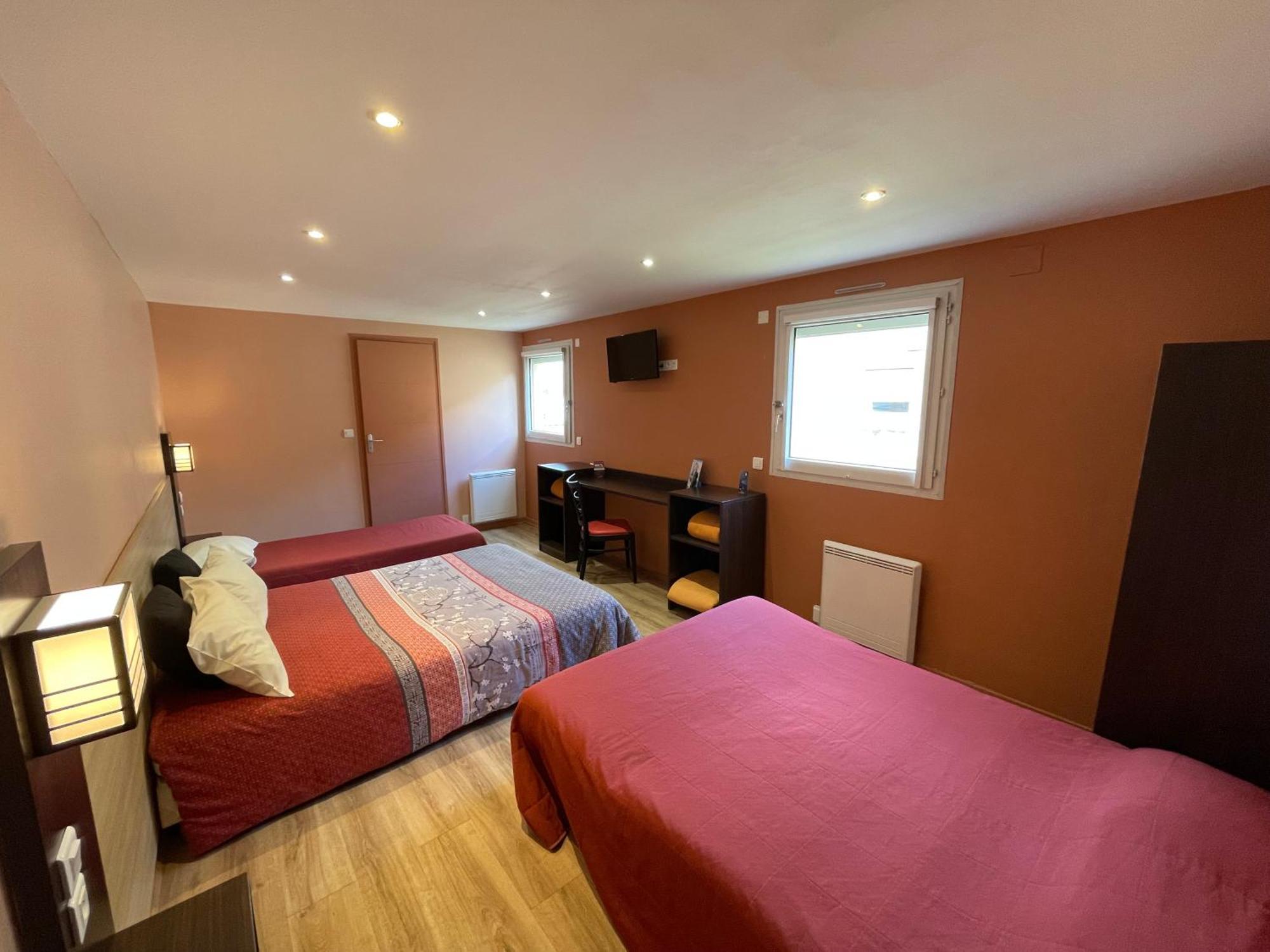 Brit Hotel St-Quentin/Nord Fayet  Екстериор снимка