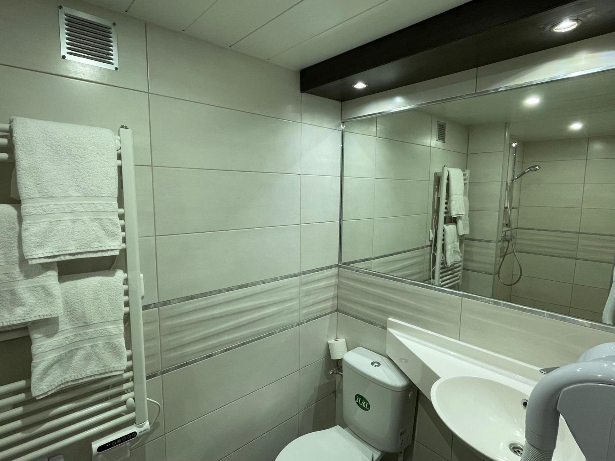 Brit Hotel St-Quentin/Nord Fayet  Екстериор снимка