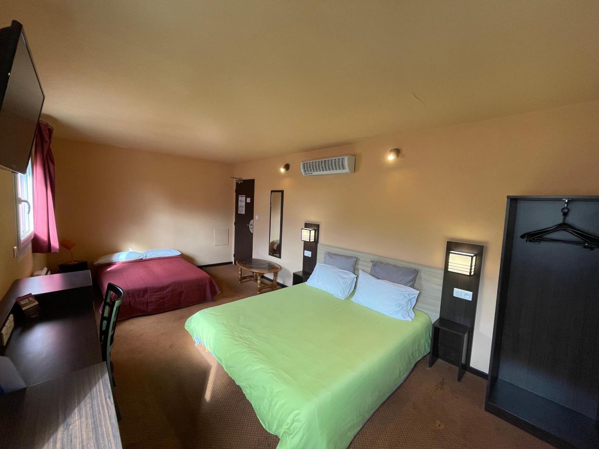Brit Hotel St-Quentin/Nord Fayet  Екстериор снимка
