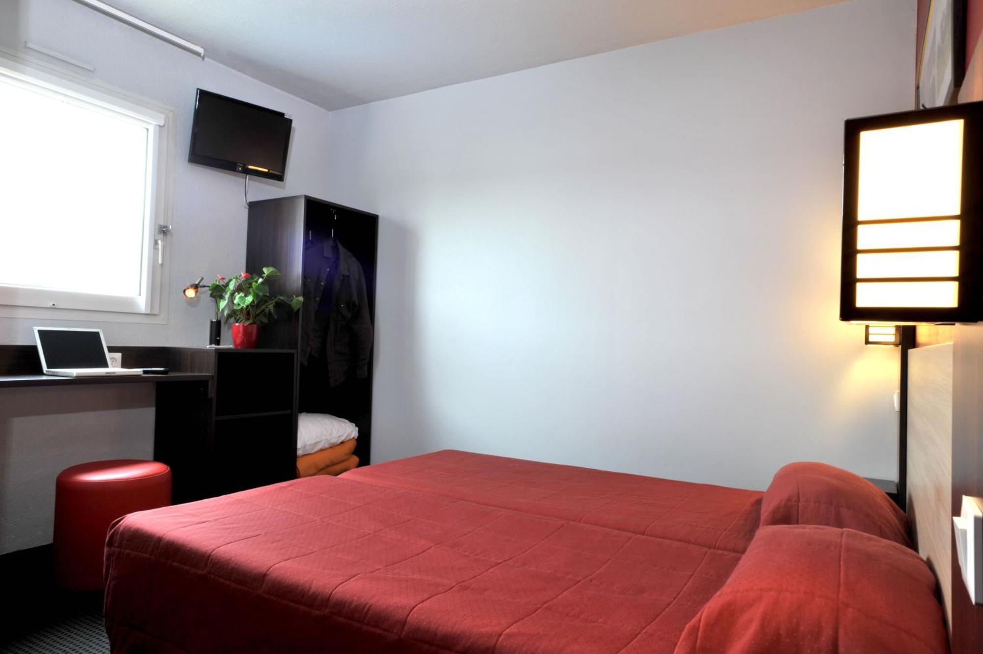 Brit Hotel St-Quentin/Nord Fayet  Екстериор снимка