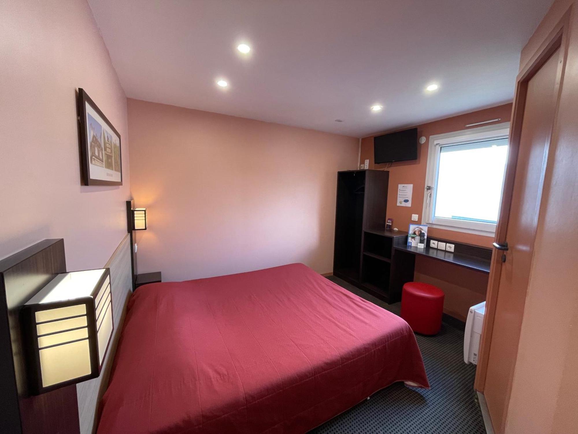 Brit Hotel St-Quentin/Nord Fayet  Екстериор снимка